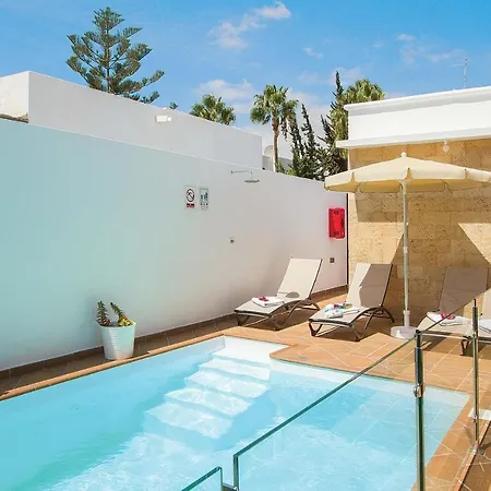 Puerto Del Carmen Sleeps 4 Air Con Wifi Villa Puerto del Carmen (Lanzarote)